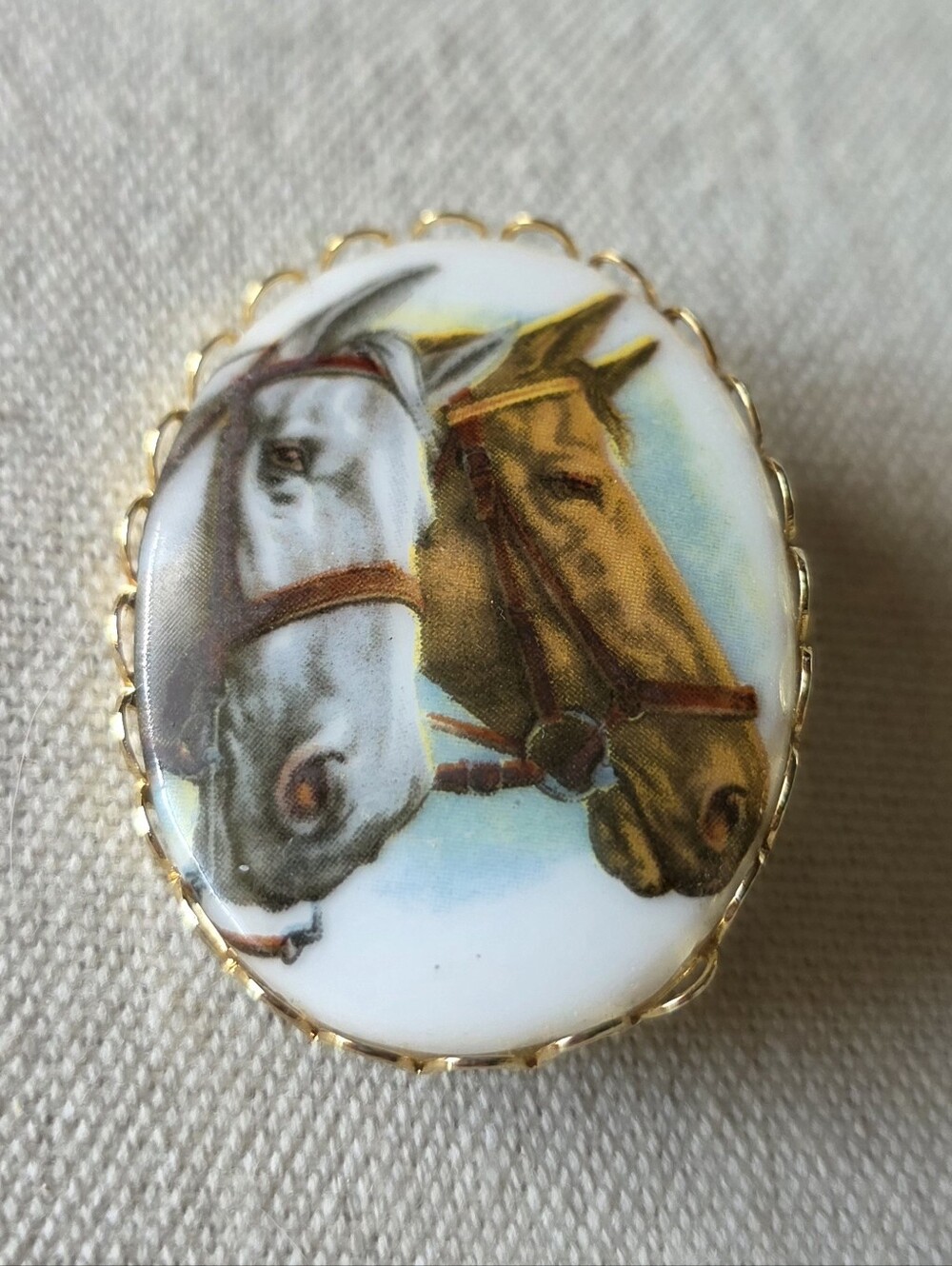 Vintage equestrian horse cameo brooch.